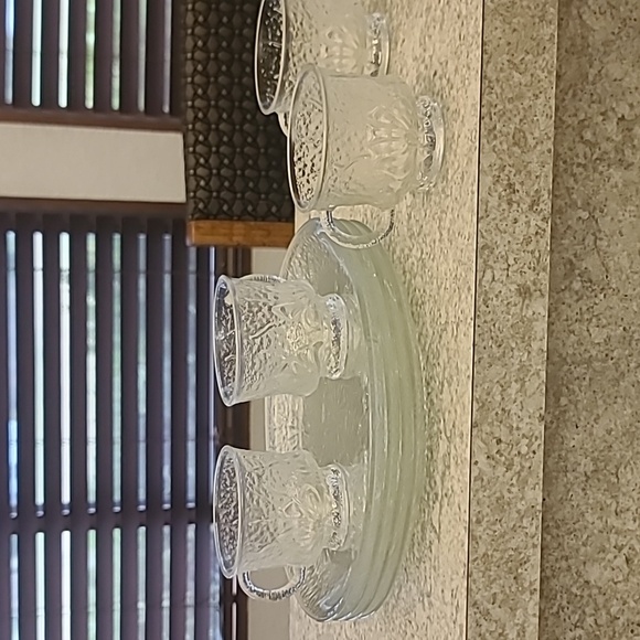 Vintage Rain Flower Clear Floral Glass Plate and Cup Set of 4 - Picture 7 of 7